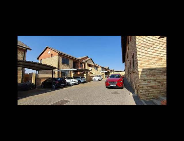 2 BEDROOM TOWNHOUSE FOR SALE IN MEYERSDAL